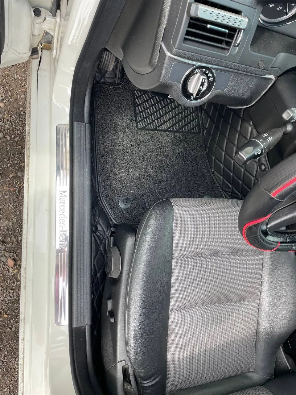 Ворсовая вставка с подпятником в Mercedes-Benz C200 W204