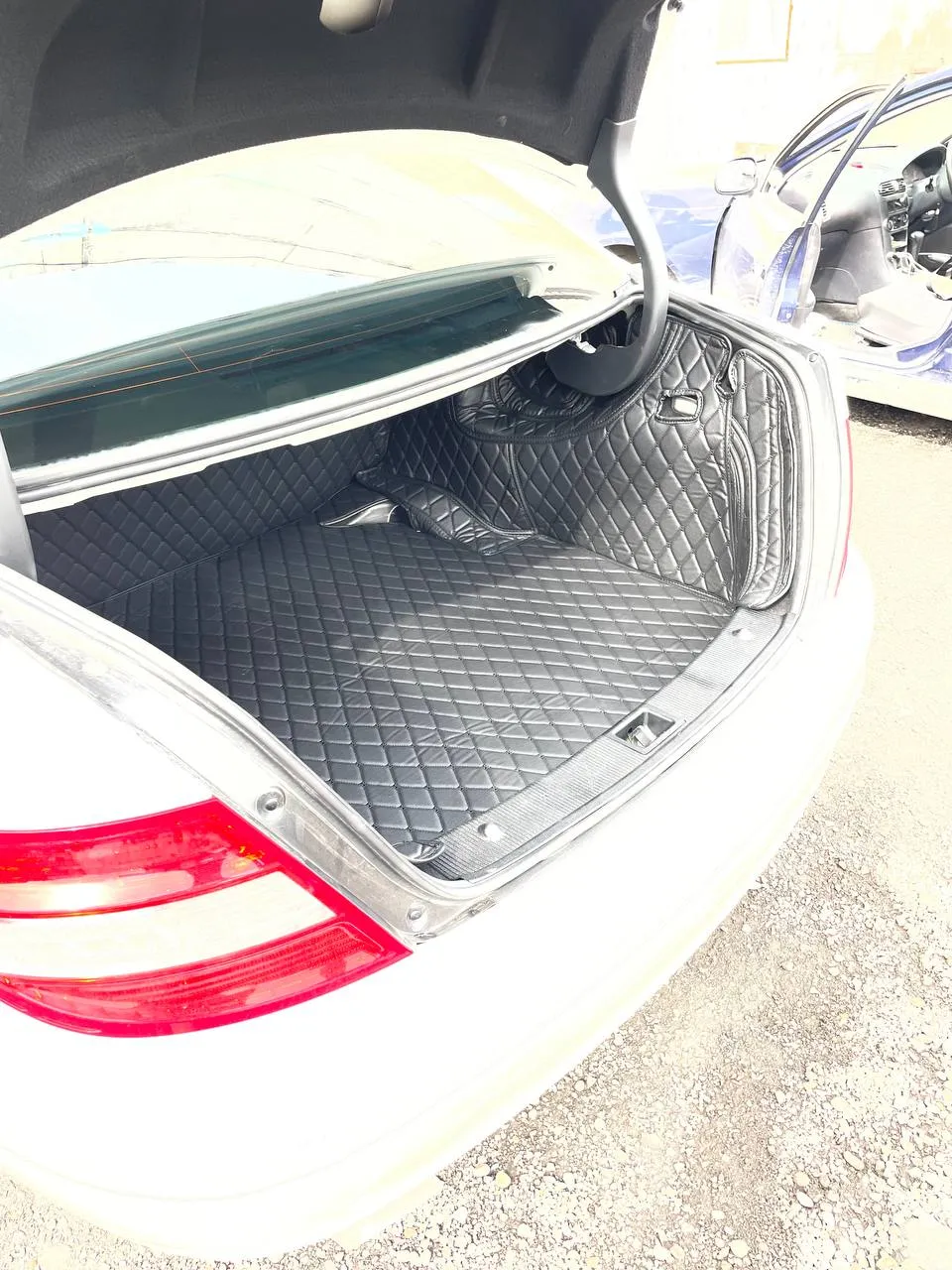Обшивка багажника Mercedes-Benz C200 W204 из чёрной экокожи