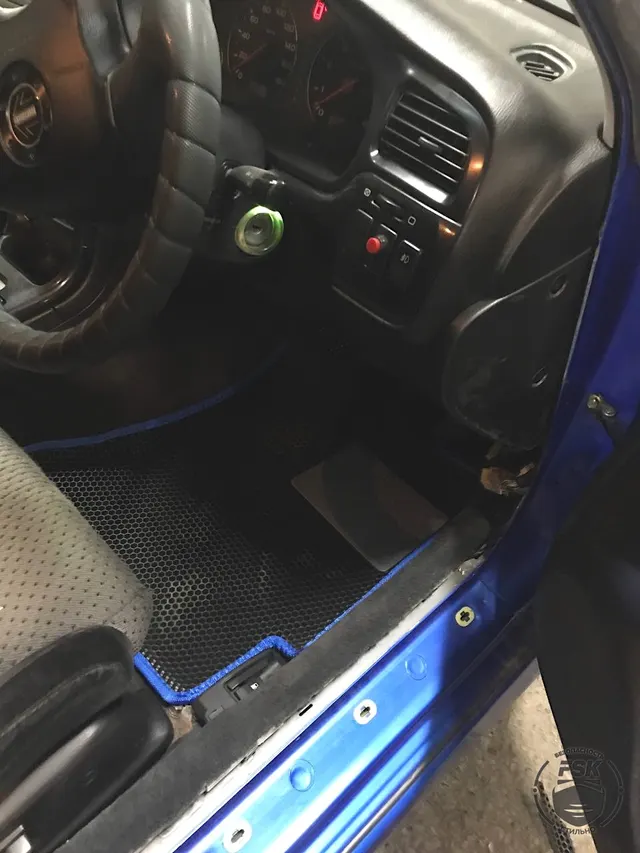 Subaru Legacy 2001: чёрные ЕВА-коврики, фото 1