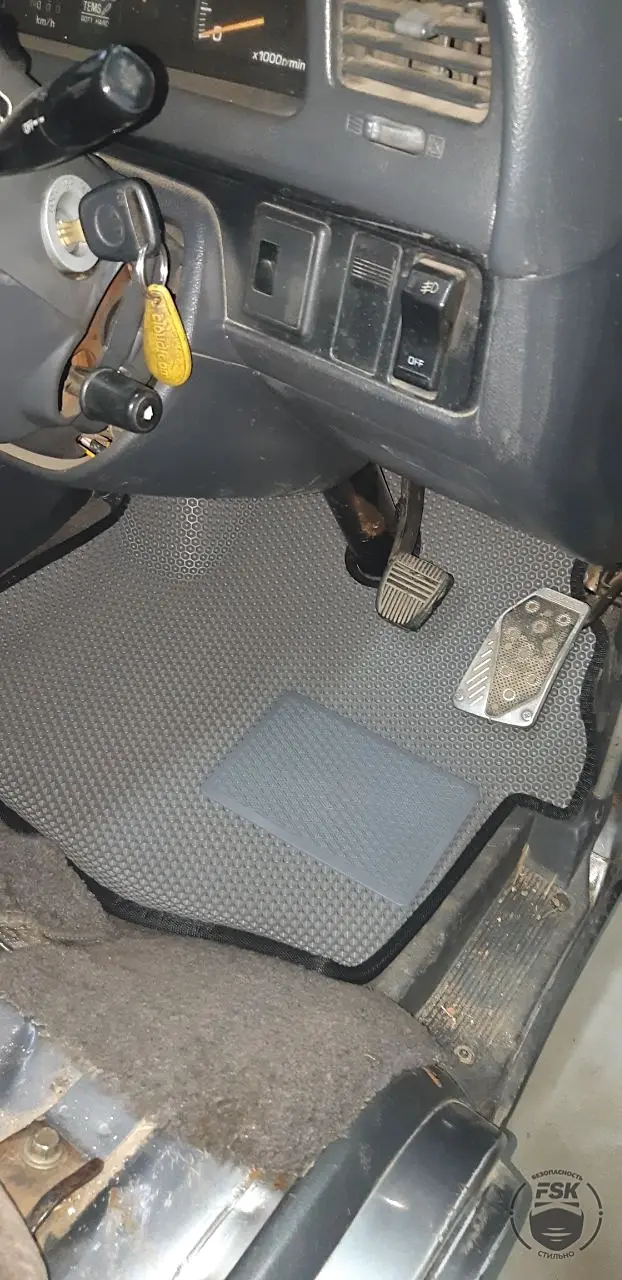 Toyota TownAce 1991: серые ЕВА-коврики, фото 1