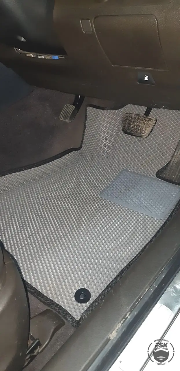 Toyota Crown Hybrid 2008: серые ЕВА-коврики, фото 1
