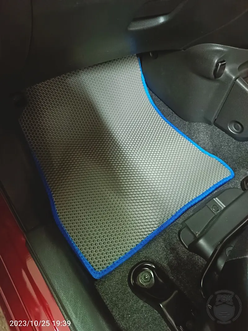Nissan Note e-Power 2017: серые ЕВА-коврики, фото 3