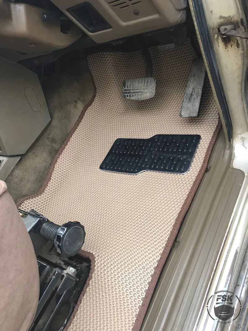 Mitsubishi Pajero 1989: бежевые ЕВА-коврики, фото 1