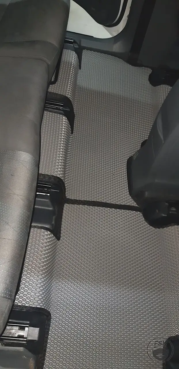 Toyota Prius Alpha 2013: серые ЕВА-коврики, фото 4