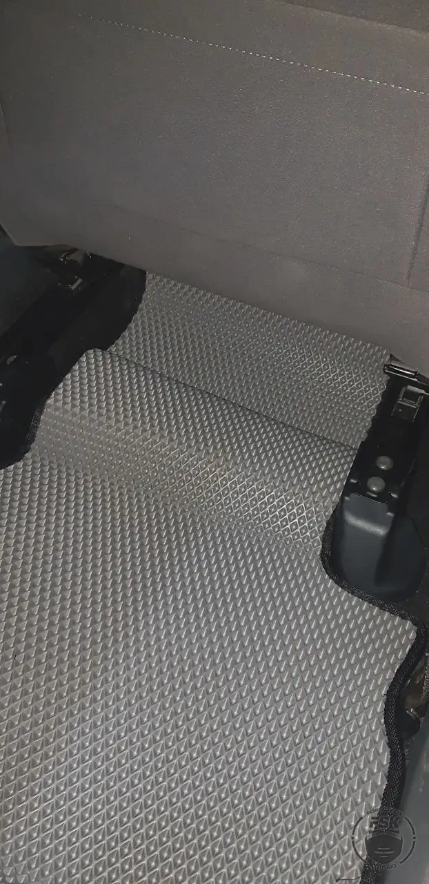 Toyota Prius Alpha 2013: серые ЕВА-коврики, фото 6