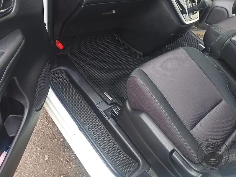 Nissan Serena C27: чёрные ЕВА-коврики, фото 7