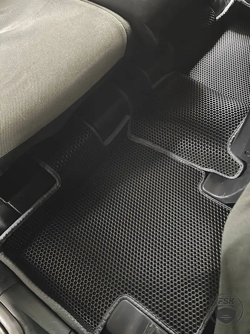 Mitsubishi Outlander 2011: чёрные ЕВА-коврики, фото 2