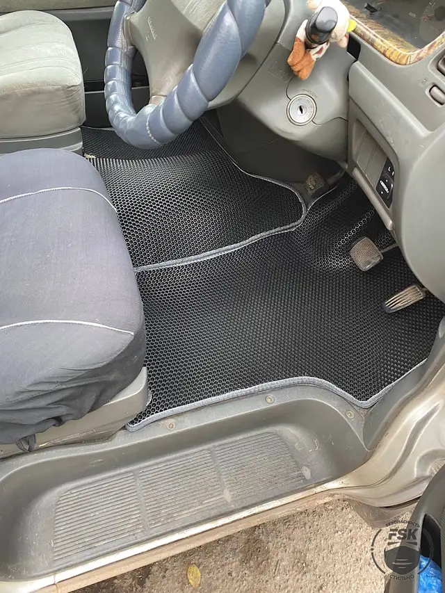 Toyota TownAce 2000: чёрные ЕВА-коврики, фото 1