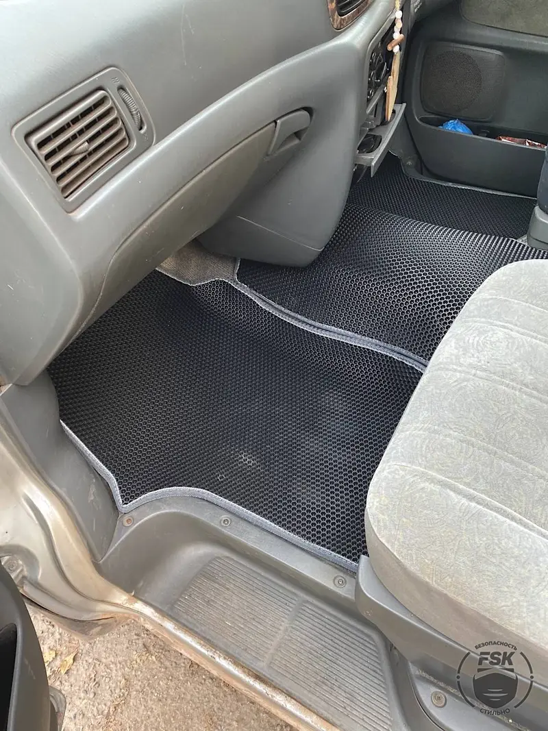 Toyota TownAce 2000: чёрные ЕВА-коврики, фото 2