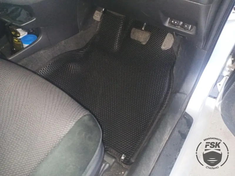 Toyota Wish 4WD: чёрные ЕВА-коврики, фото 1