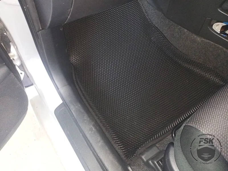 Toyota Wish 4WD: чёрные ЕВА-коврики, фото 2