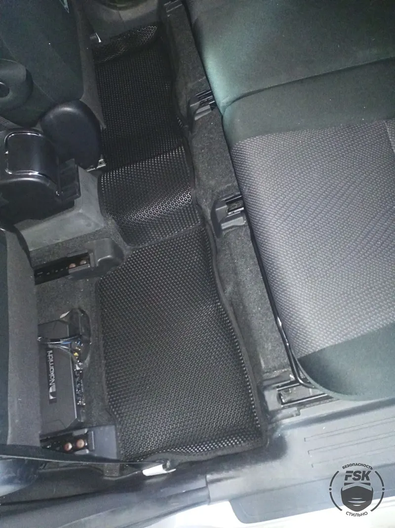 Toyota Wish 4WD: чёрные ЕВА-коврики, фото 3