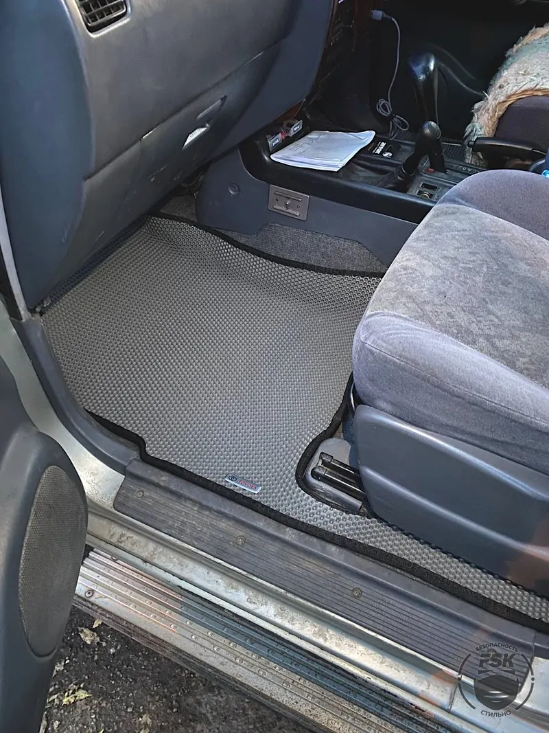 Toyota Land Cruiser 95 2001: серые ЕВА-коврики, фото 3