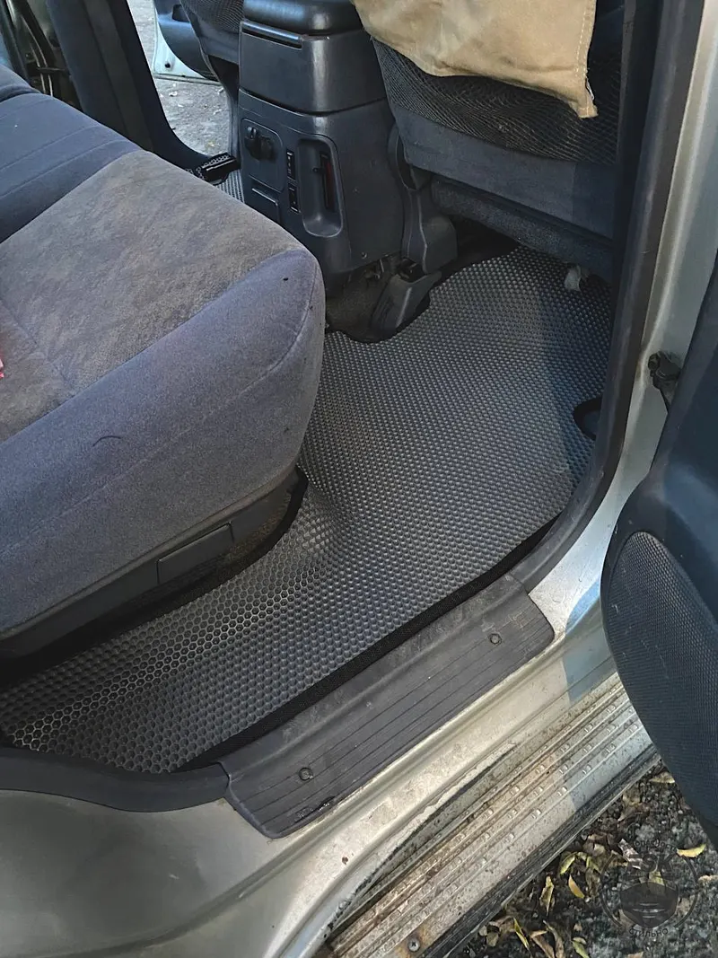 Toyota Land Cruiser 95 2001: серые ЕВА-коврики, фото 5