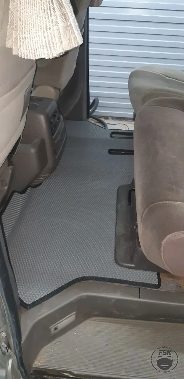 Toyota Grand Hiace 2001: серые ЕВА-коврики, фото 3