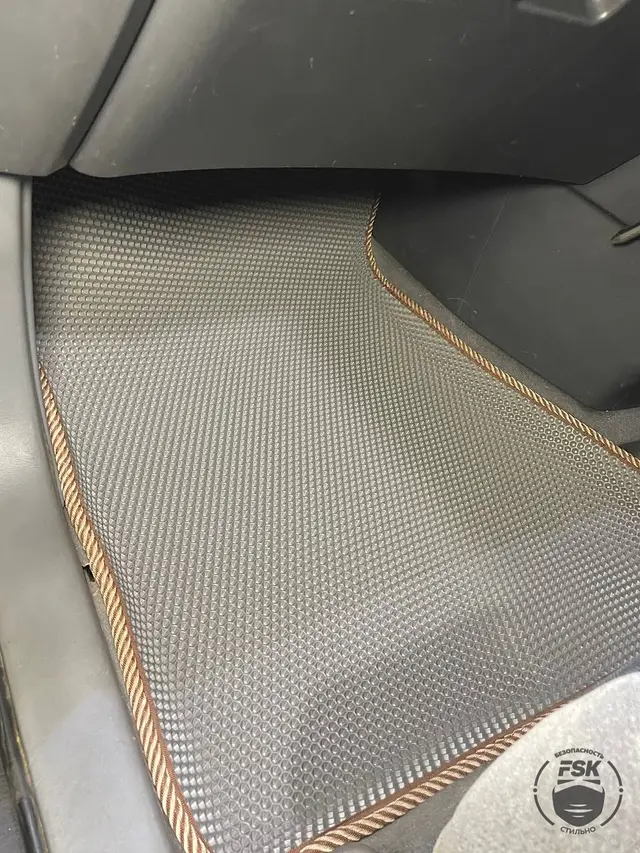 Toyota Harrier, первое поколение: серые ЕВА-коврики, фото 1