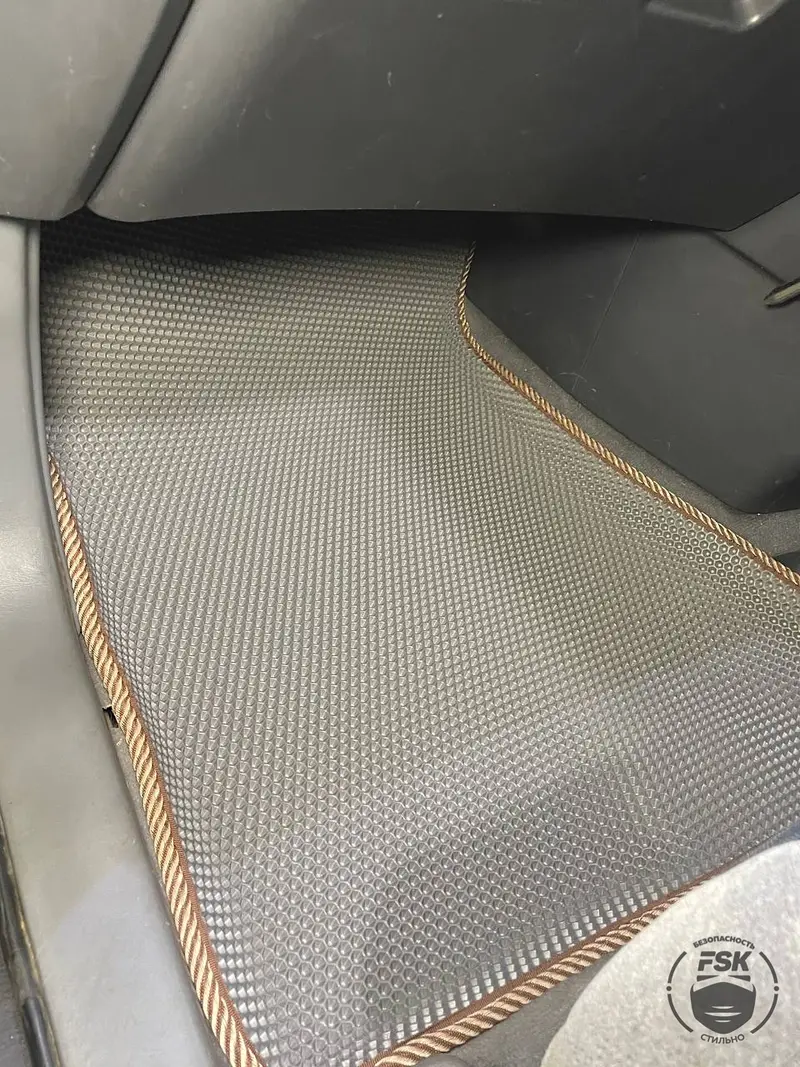 Toyota Harrier, первое поколение: серые ЕВА-коврики, фото 1