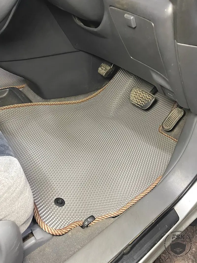 Toyota Harrier, первое поколение: серые ЕВА-коврики, фото 4