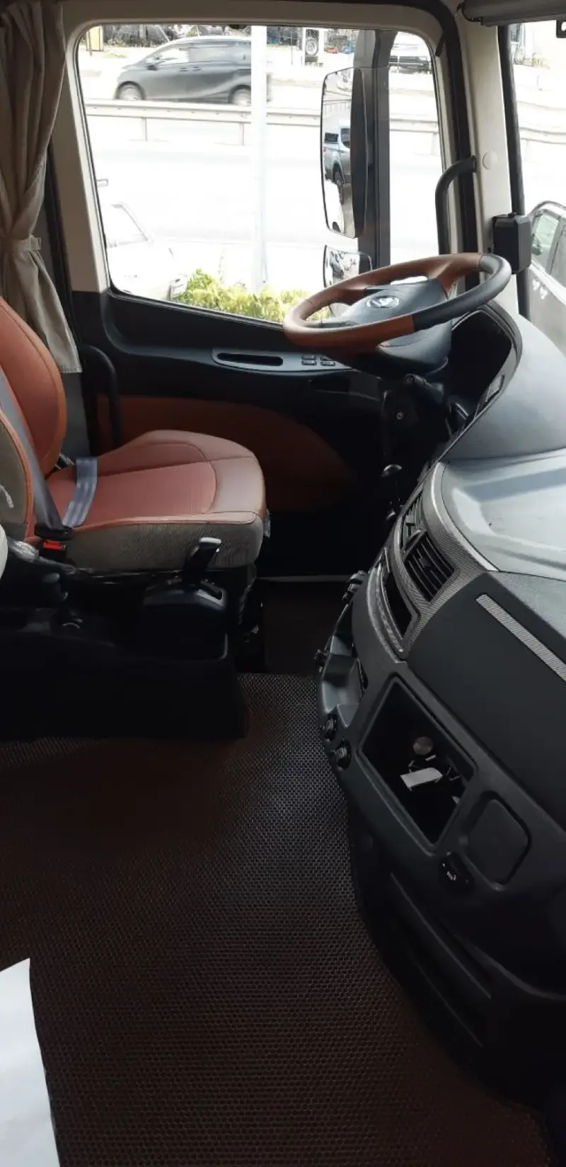 Кабина FOTON AUMAN 460 2023 с коричневым ЕВА-комплектом