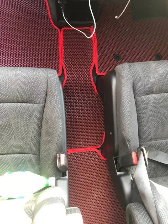 Задний ряд Honda StepWGN Spada 2010 RK6 с бордовым ЕВА-ковриком