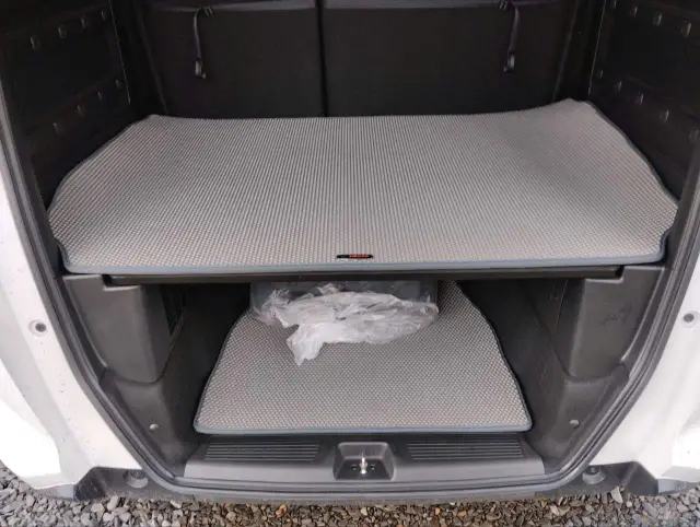 Багажник Honda Freed Plus 2018 с серым ЕВА-ковриком