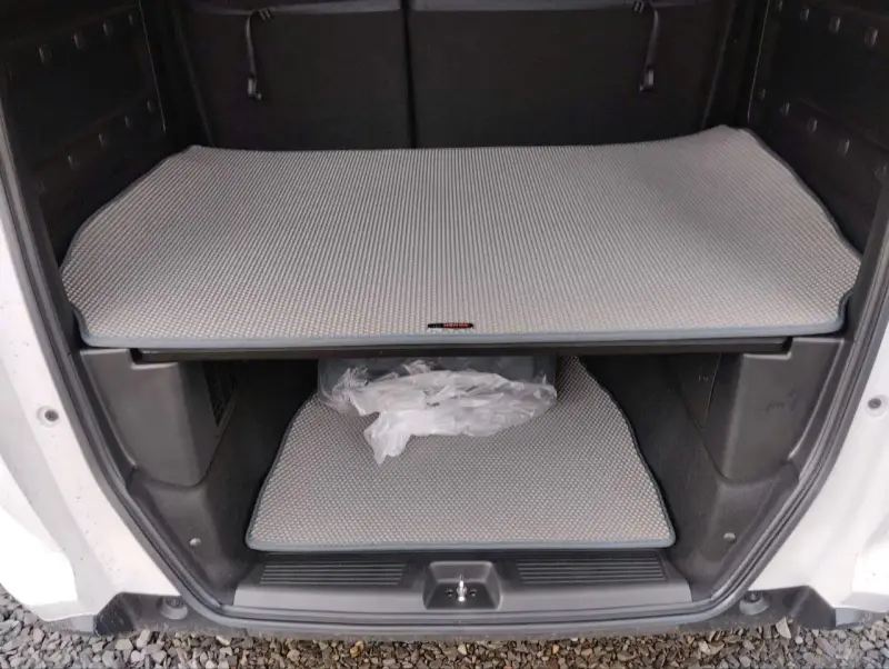 Багажник Honda Freed Plus 2018 с серым ЕВА-ковриком