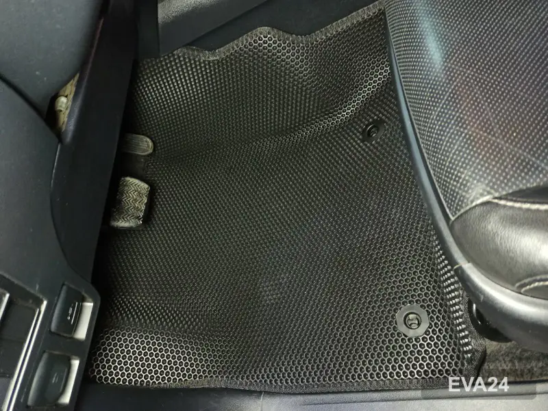 Передний черный ЕВА-коврик Toyota Hilux 2019 GN-120