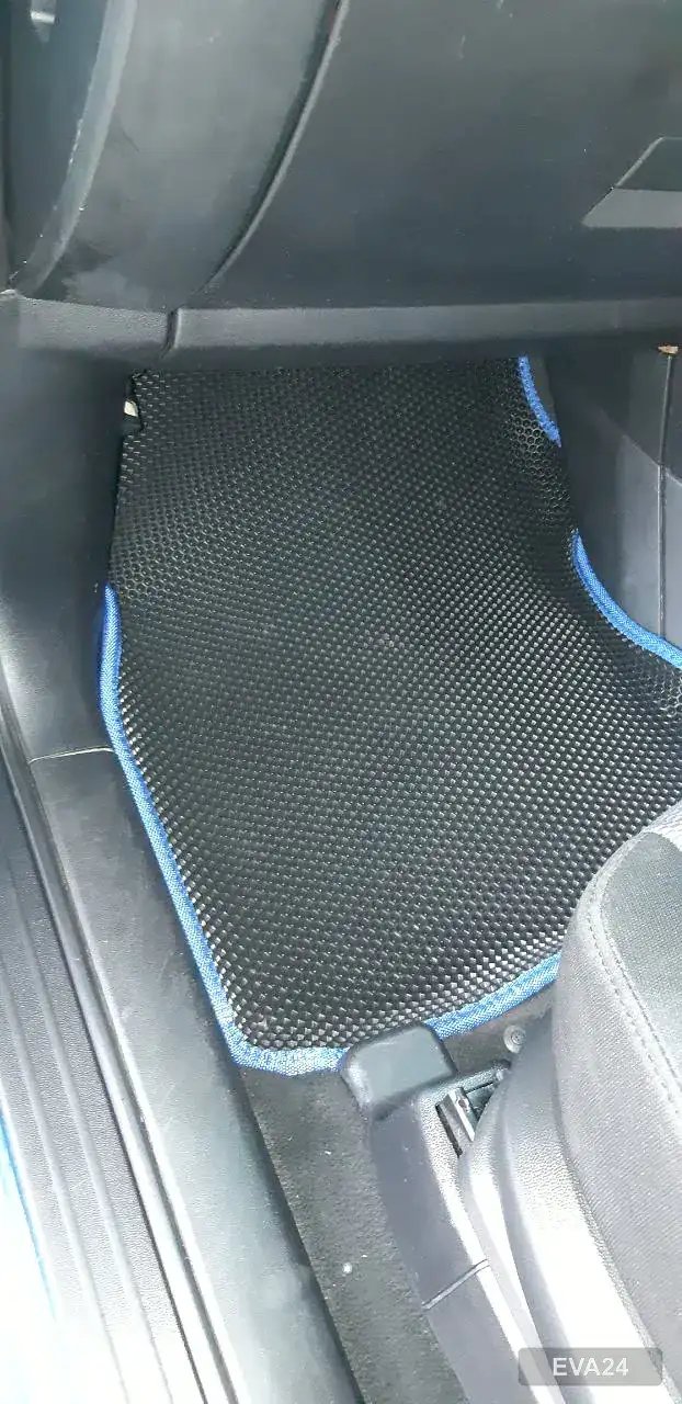 Багажная зона Mazda Premacy 2005 CREW с черным ЕВА-покрытием