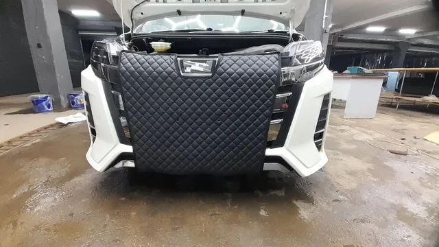 Утеплитель решётки радиатора на Toyota Noah — вид установленного изделия