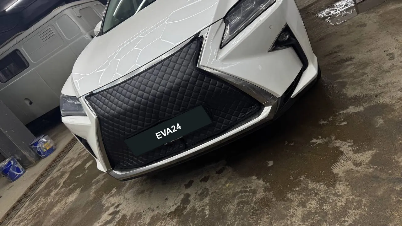 Утеплитель решётки радиатора на Lexus — вид установленного изделия