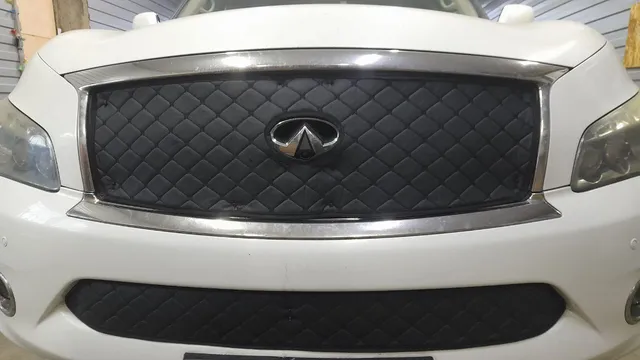 Утеплитель решётки радиатора на Infiniti QX56 2013 — вид установленного изделия